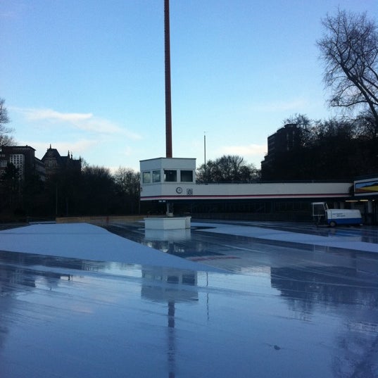 INDOO Eisarena Planten un Blomen Skating Rink in Hamburg