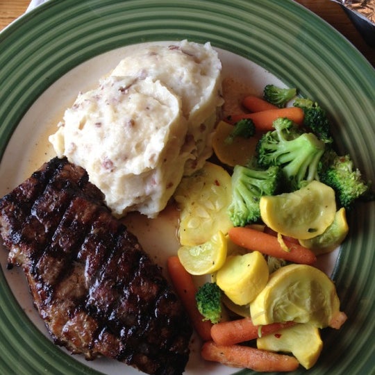 Applebee's Grill + Bar American Restaurant in Cedar Rapids