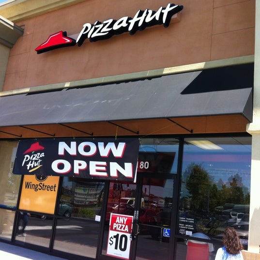 Pizza Hut Pizza Place in Elk Grove