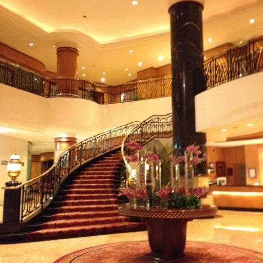 Sheraton Surabaya Hotel & Towers - Hotel in Surabaya