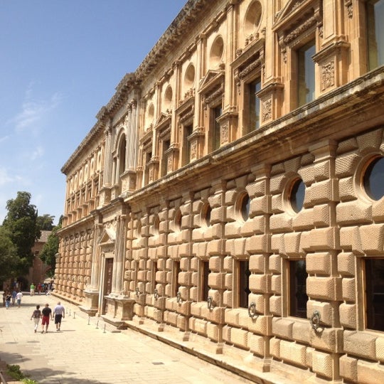 Where's Good? Holiday and vacation recommendations for Granada, Spain. What's good to see, when's good to go and how's best to get there.