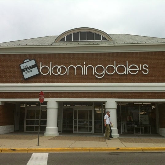 Bloomingdale&#39;s Outlet - 1470 E Golf Rd