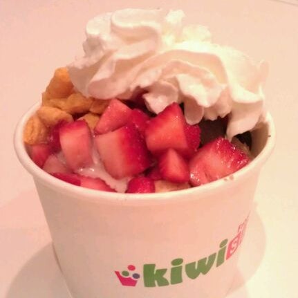 kiwi spoon frozen yogurt