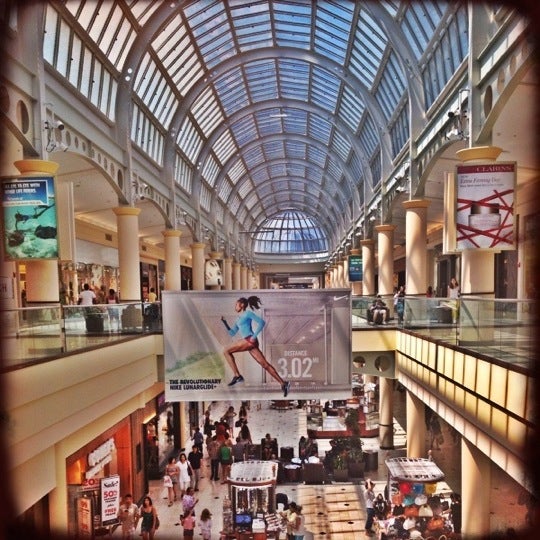 Roosevelt Field Shopping Mall in Garden City