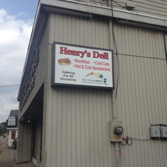 Henry's Deli Deli / Bodega in Clifton