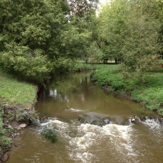 seks-fotosessiya-park-priroda-skameyka-porno-vtroem