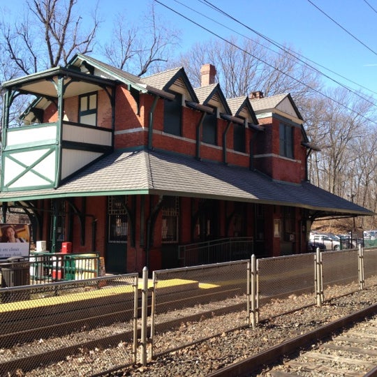 SEPTA Carpenter Lane Station - Train Station in West Mount Airy