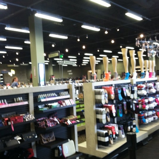 DSW Designer Shoe Warehouse - Shoe Store in Dulles Centre