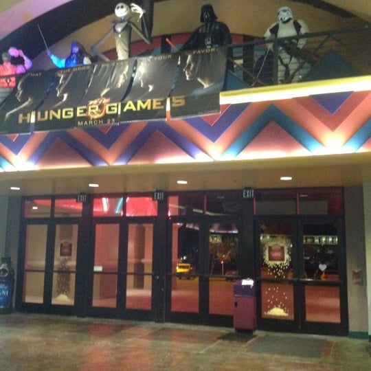 Reading Cinemas Cal Oaks 17 - Movie Theater
