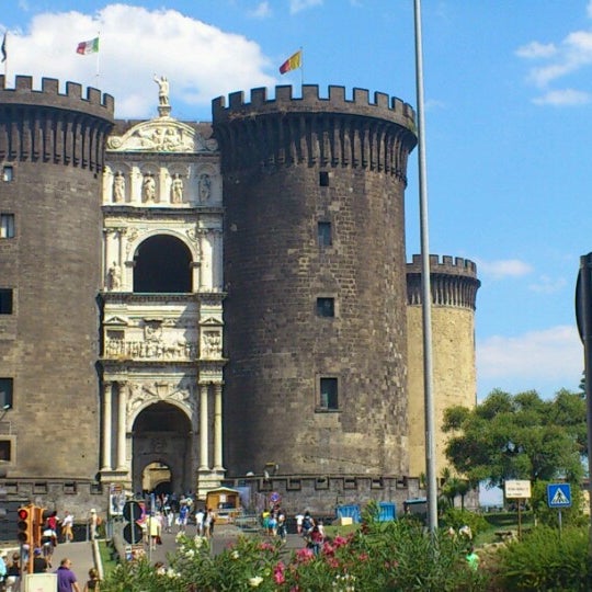 Where's Good? Holiday and vacation recommendations for Naples, Italy. What's good to see, when's good to go and how's best to get there.