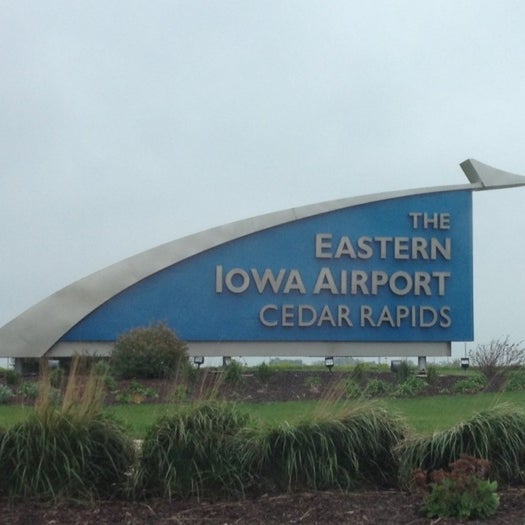 is there a shuttle from cedar rapids airport to iowa city