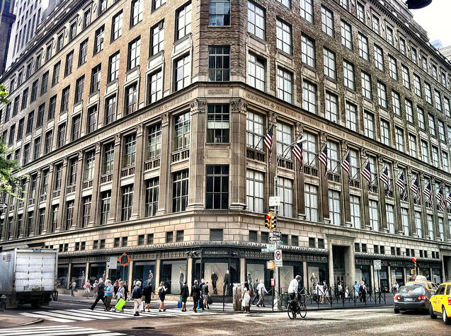 Saks fifth ave hours nyc Saks Fifth Avenue's Inception. Saks Fifth Avenue was the brainchild of Horace Saks and Bernard Gimbel, who operated independent retail stores on New York's 34th Street at .