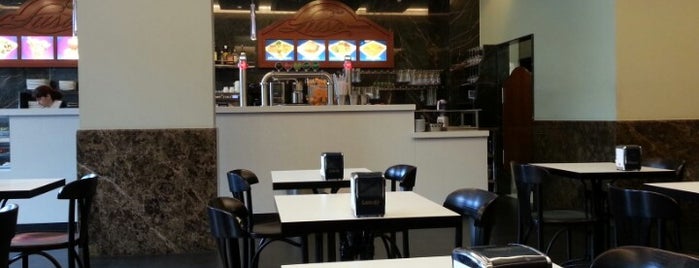 Café Luso is one of Restaurantes Porto.
