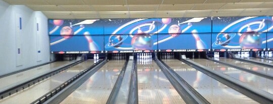 What are some tips on choosing a good bowling alley?