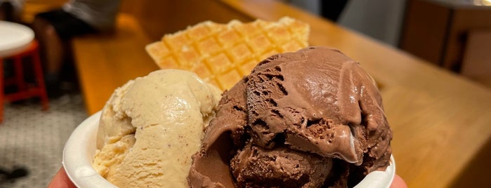 Jeni’s Splendid Ice Creams is one of Snacks & shizz.