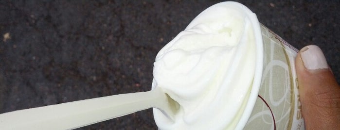 Cool Harry's Yogurt is one of JBさんの保存済みスポット.