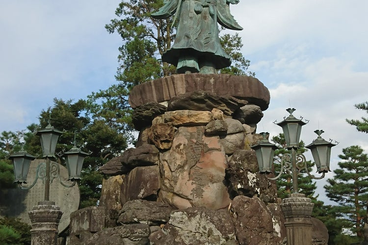 明治紀念之標 (日本武尊像)（石川県）｜こころから