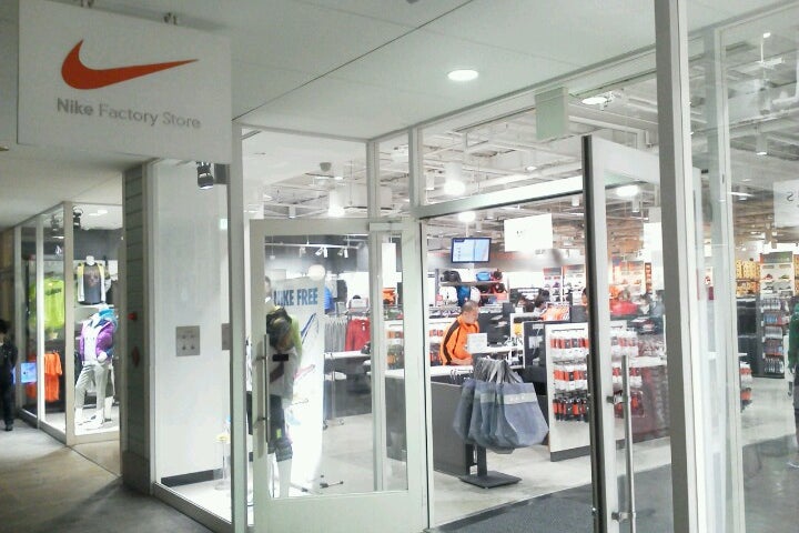 Nike Factory Store 三井アウトレットパーク横浜ベイサイド店 神奈川県 こころから