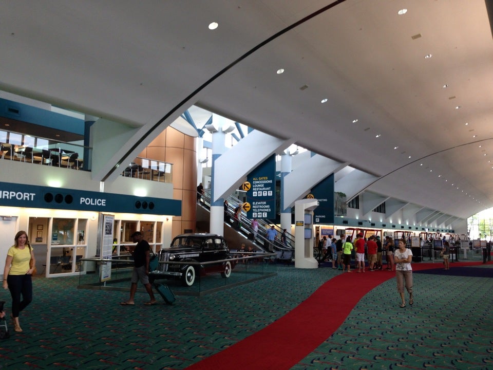 FNT United States International Airport Flight Arrivals