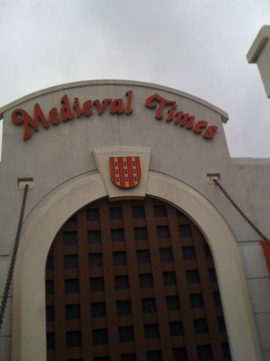 hotels near medieval times dallas