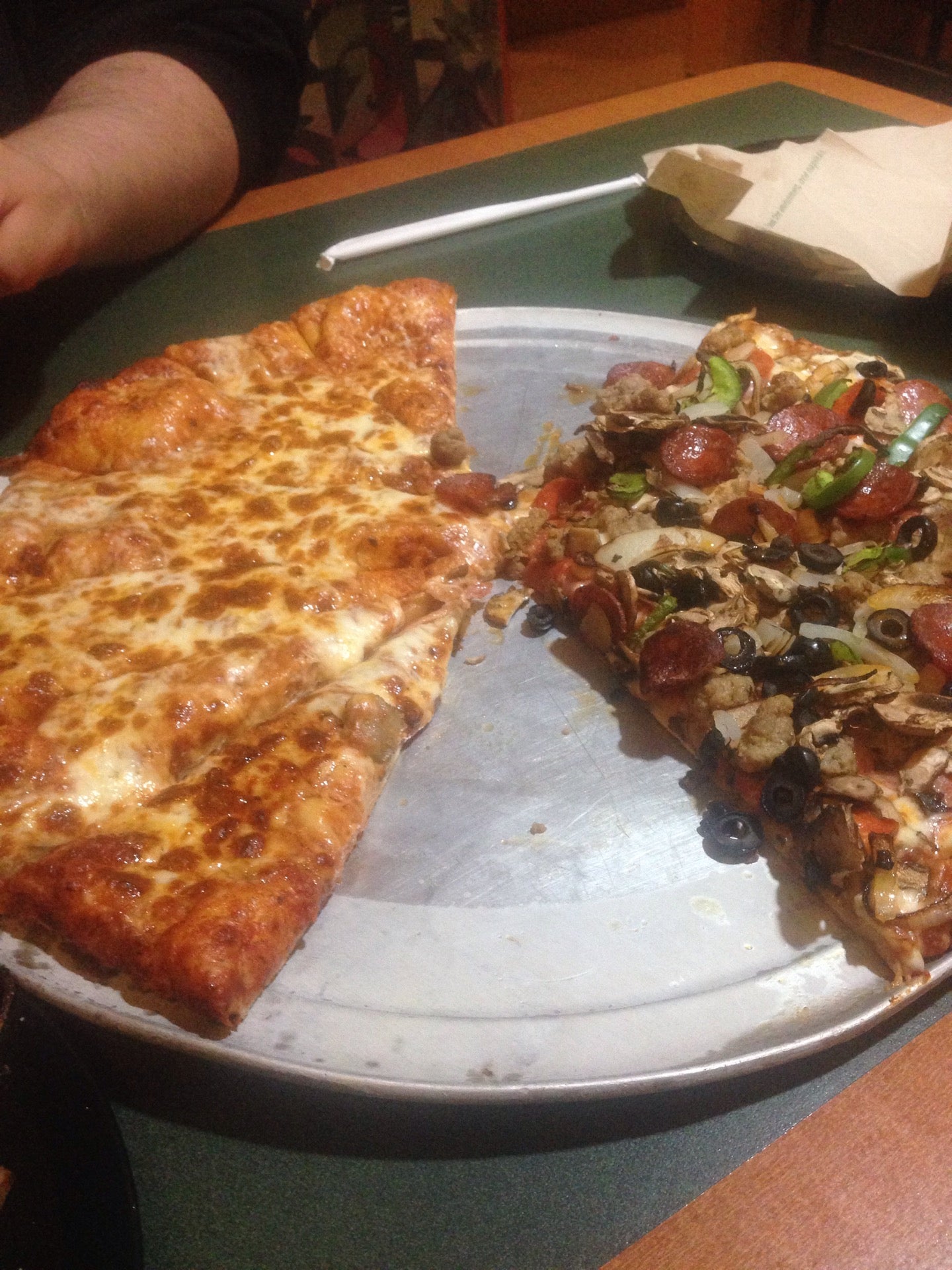 Round Table Pizza In Pinole Pa Reviews On Winnie