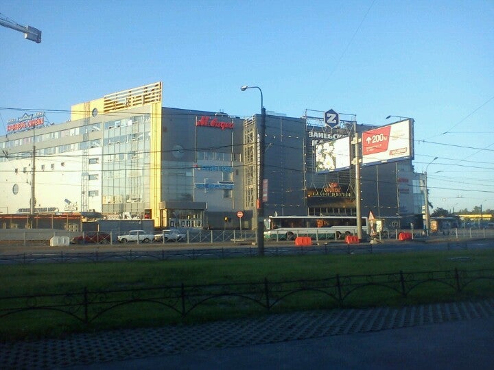 Санкт петербург заневский. ТК Заневский Каскад на Ладожской магазины. СПБ Заневский проспект ТЦ. Ладожская Заневский проспект.