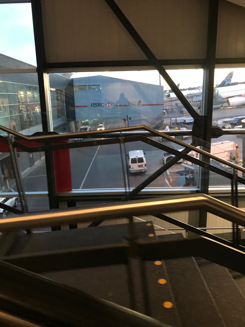 Photo of Aéroport Montréal-Trudeau Airport