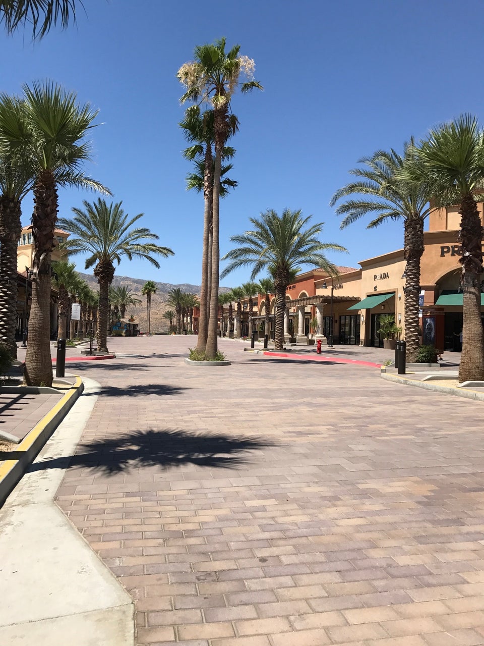 GUCCI OUTLET - 314 Photos & 241 Reviews - 48650 Seminole Dr Desert Hills  Premium Outlet, Cabazon, California - Men's Clothing - Phone Number - Yelp