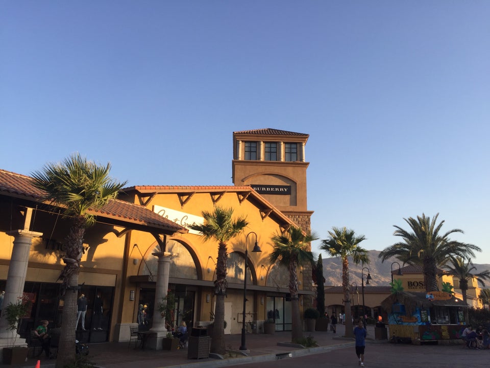 Desert Hills Premium Outlets reopens in Cabazon