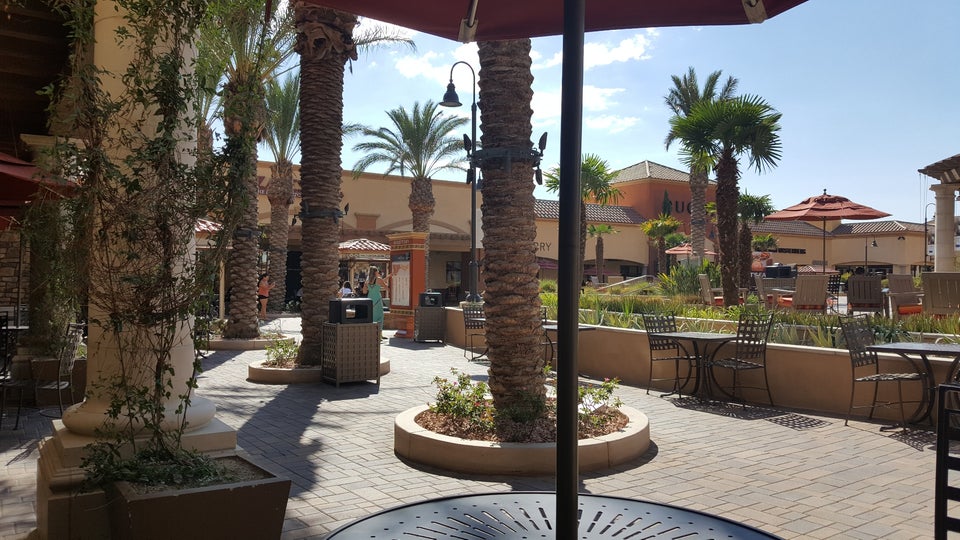 GUCCI OUTLET - 314 Photos & 241 Reviews - 48650 Seminole Dr Desert Hills  Premium Outlet, Cabazon, California - Men's Clothing - Phone Number - Yelp