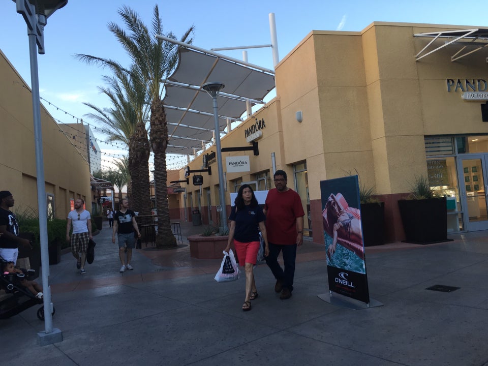 Las Vegas North Premium Outlets reviews, photos - The Strip - Las Vegas -  GayCities Las Vegas