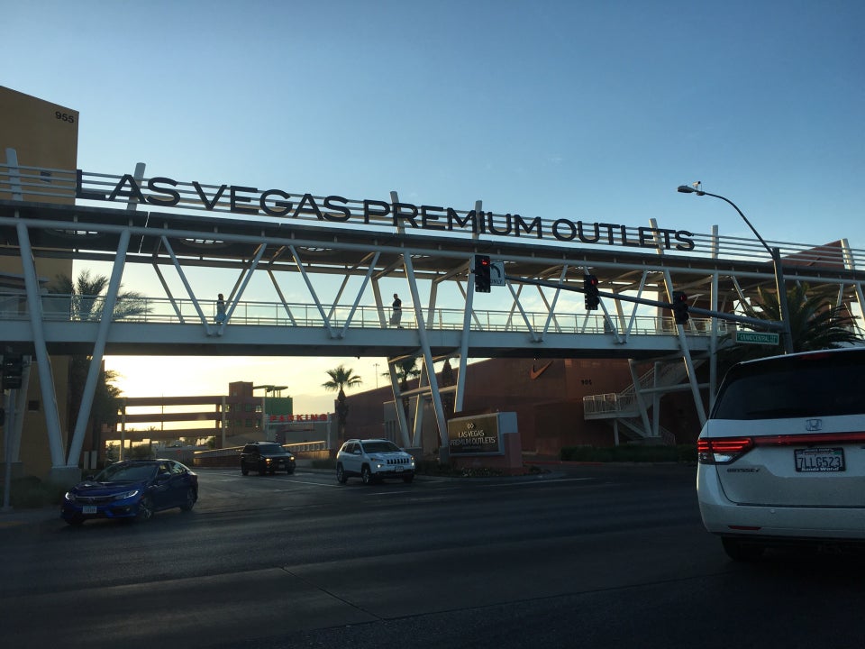 THE NORTH FACE LAS VEGAS NORTH PREMIUM OUTLETS - 11 Photos & 28 Reviews -  525 S Grand Central Pkwy, Las Vegas, Nevada - Outdoor Gear - Phone Number -  Yelp