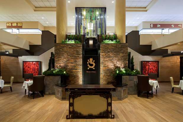 Photo of Sheraton LaGuardia East Hotel