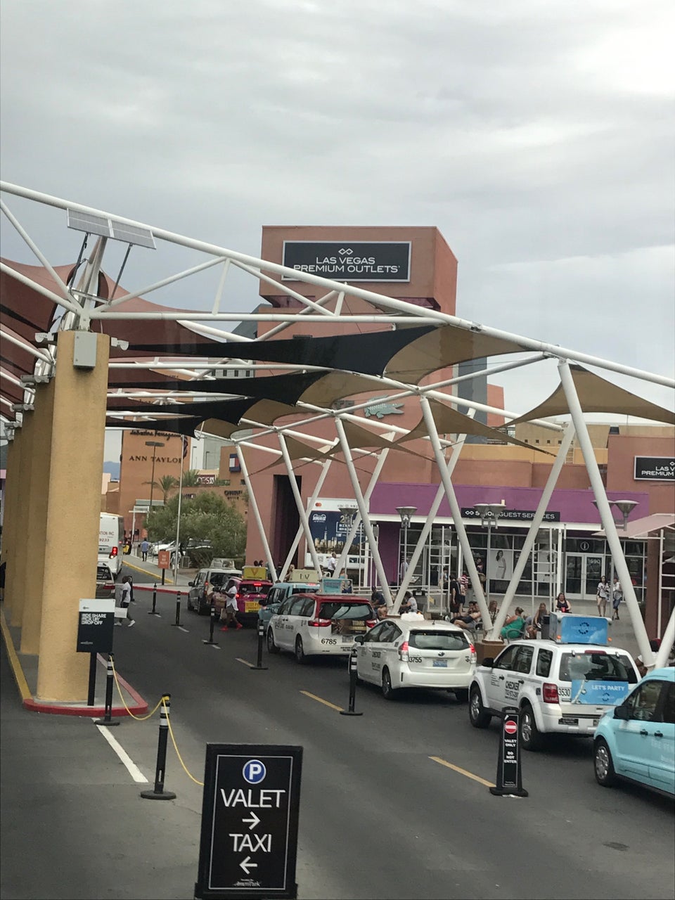 Las Vegas North Premium Outlets reviews, photos - The Strip - Las