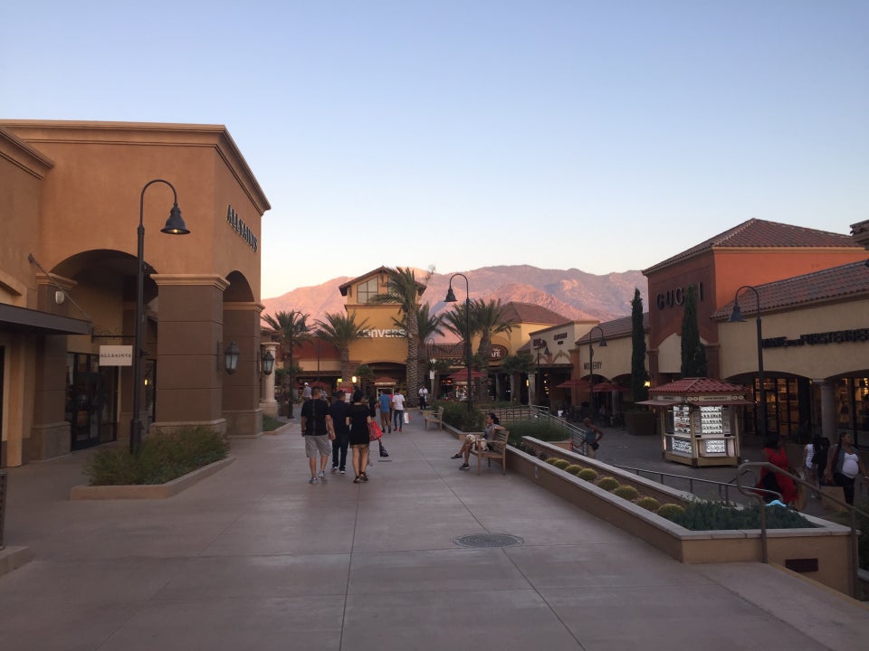 Desert Hills Premium Outlets - Heading out to Palm Springs for
